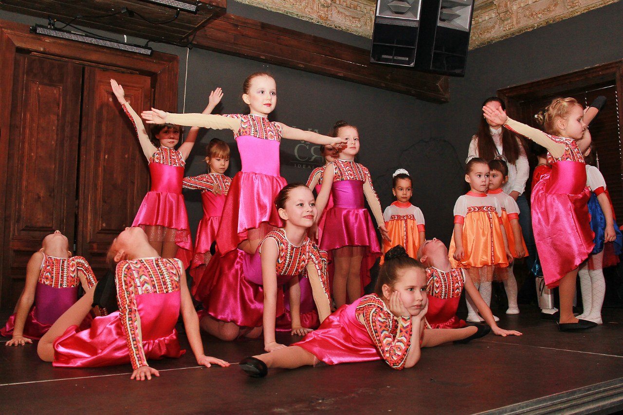 Видео танцев 10 лет. Эстрадные танцы для детей. Хореография для детей. Танцы для девочек. Современный эстрадный танец.