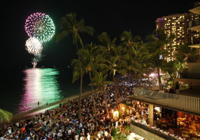 Fireworks explode over Waikiki Beach to ring in the new year in Honolulu, Hawaii January 1, 2012. Hawaii is one of the last places on earth that will usher in the New Year. REUTERS/Jason Reed (UNITED STATES - Tags: SOCIETY ANNIVERSARY)