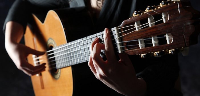 como aprender-play-on-guitar - independentemente